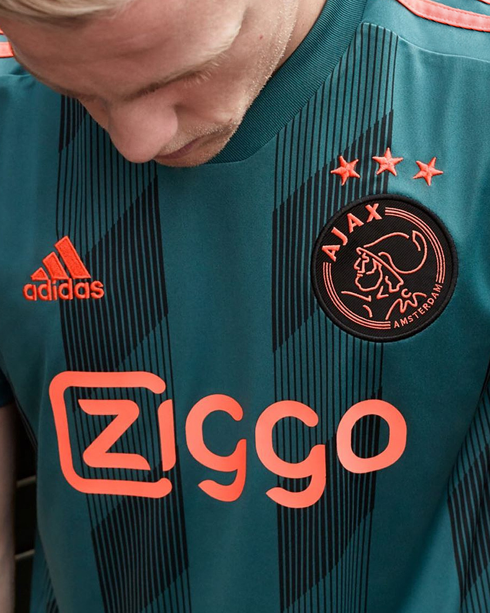 19ajaxaway5.jpg